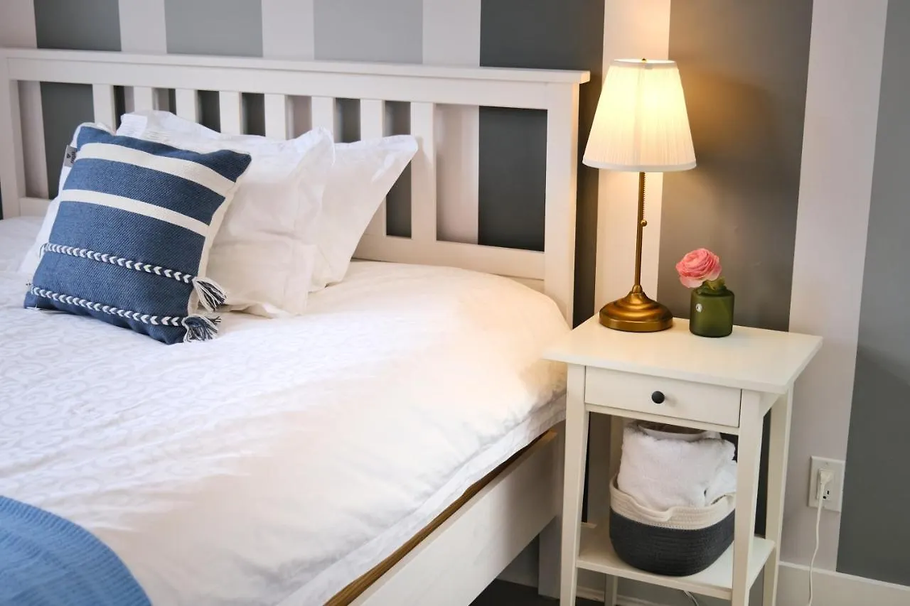 Vancouver West Cozy Retreat By Host Launch