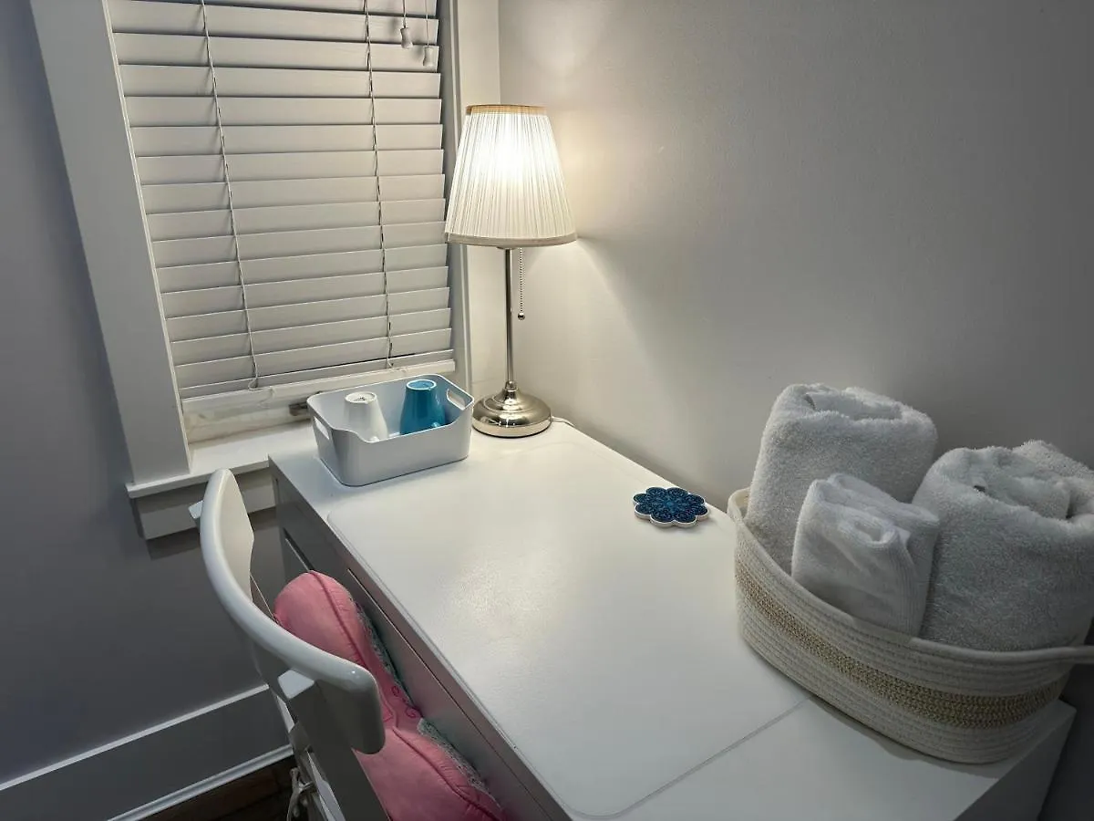 Guest house Vancouver West Cozy Retreat By Host Launch