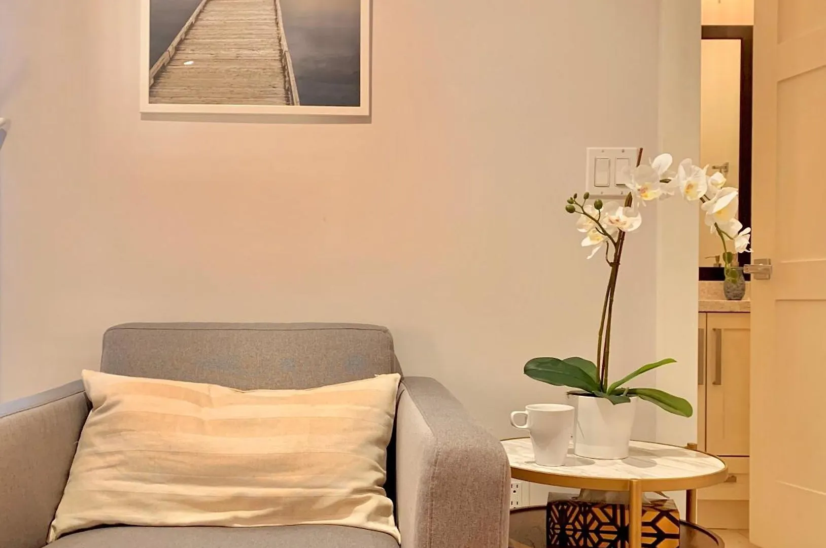 Vancouver West Cozy Retreat By Host Launch