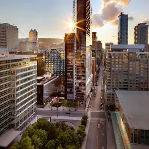 Humaniti Montreal, Autograph Collection 4* Montréal